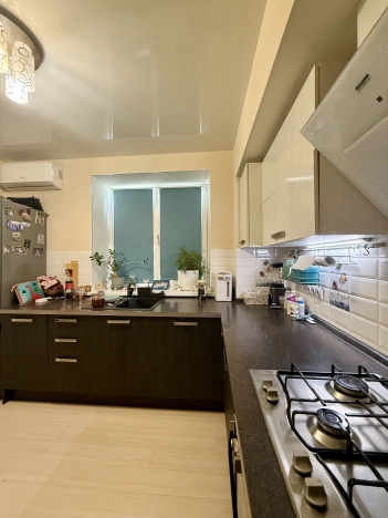 Купить четырехкомнатную квартиру в Волгограде. Вариант № 9012, 2, площадь -  квм, цена 9999999 рублей