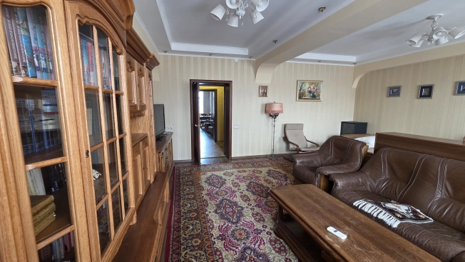 Купить трехкомнатную квартиру в Новосибирске. Вариант № 8665705, 3, площадь -  квм, цена 12500000 рублей