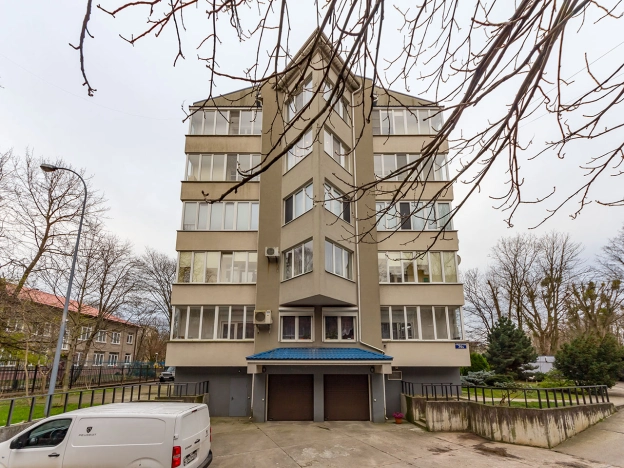 Купить четырехкомнатную квартиру в Калининграде. Вариант № 20211, 42, площадь -  квм, цена 20000000 рублей