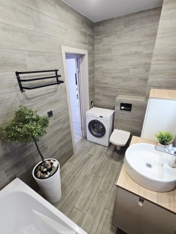 Купить трехкомнатную квартиру на улице Жилмассив в Новосибирской области. Вариант № 8837320, 8, площадь -  квм, цена 7310000 рублей