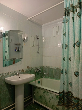 Купить трехкомнатную квартиру в Новосибирске. Вариант № 7627246, 15, площадь -  квм, цена 5600000 рублей