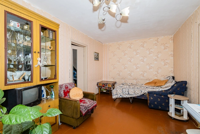 Купить четырехкомнатную квартиру в районе Дзержинский в Новосибирске. Вариант № 5985, 14, площадь - квм, цена 5390000 рублей