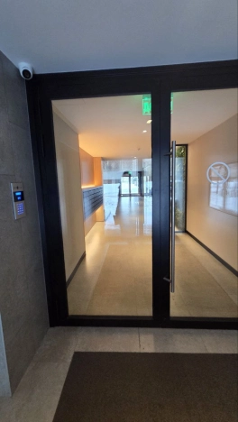 Купить трехкомнатную квартиру в Новосибирске. Вариант № 9921382, 28, площадь -  квм, цена 14800000 рублей