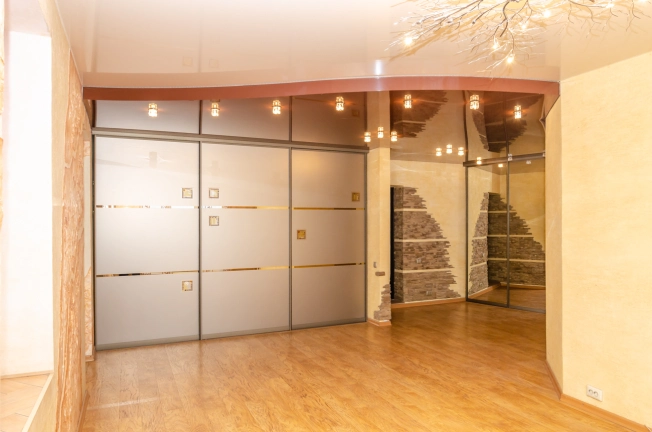 Купить трехкомнатную квартиру на улице Жилмассив в Новосибирской области. Вариант № 8657724, 5, площадь -  квм, цена 16900000 рублей