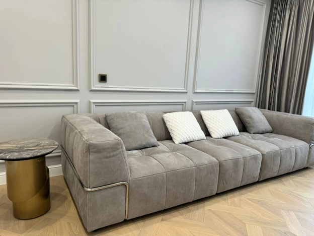 Купить двухкомнатную квартиру на вторичке у метро Молодежная в Москве. Вариант № 53318, 4, площадь -  квм, цена 44800000 рублей