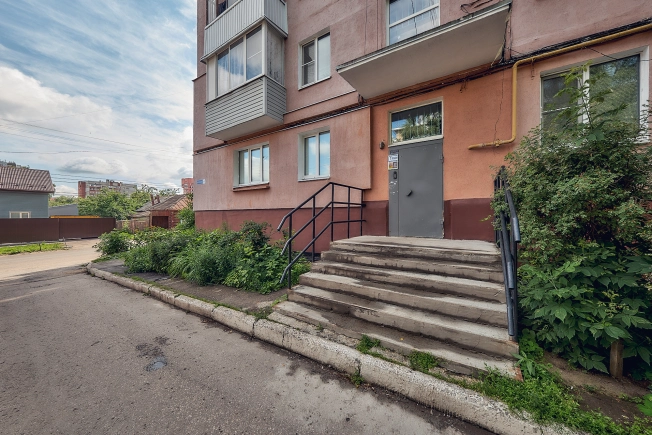 Купить трехкомнатную квартиру на улице Касимовское шоссе в Рязани. Вариант № 54950, 15, площадь -  квм, цена 3600000 рублей