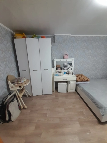 Купить трехкомнатную квартиру на вторичке в Микрорайоне 8-й, Элиста в Элисте. Вариант № 17140, 3, площадь -  квм, цена 3000000 рублей