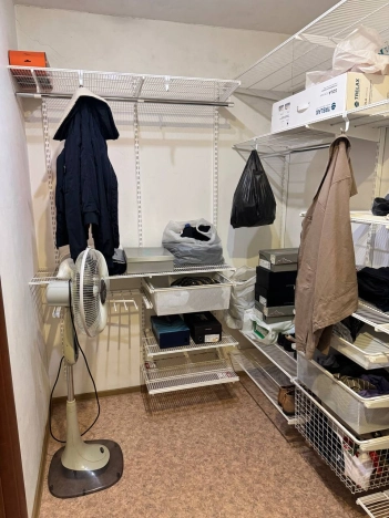 Купить трехкомнатную квартиру в Ленинградской области. Вариант № 3871456, 30, площадь -  квм, цена 19500000 рублей