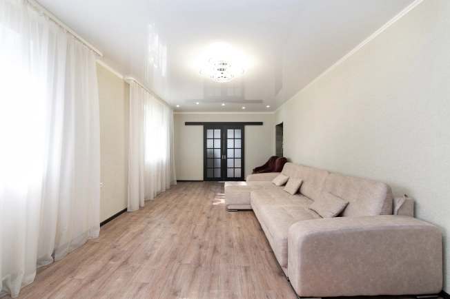 Купить дом в Челябинской области. Вариант № 31923, 3, площадь -  квм, цена 6000000 рублей