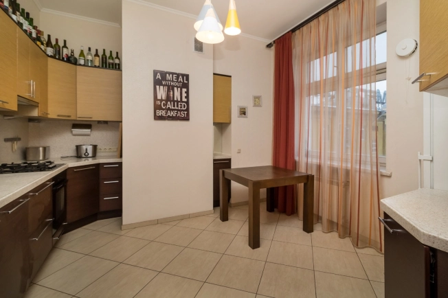 Купить трехкомнатную квартиру у метро Горьковская в Санкт-Петербурге. Вариант № 18083, 2, площадь -  квм, цена 39990000 рублей