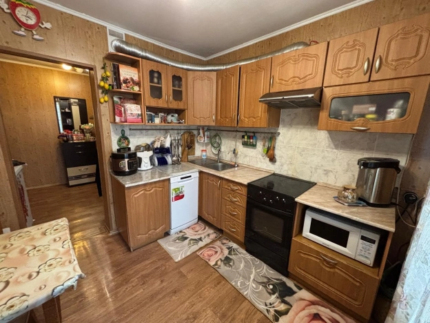 Купить трехкомнатную квартиру в Приморском крае. Вариант № 33535, 7, площадь -  квм, цена 4150000 рублей