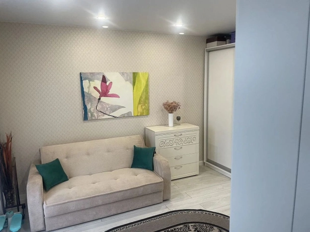 Купить однокомнатную квартиру на улице Морская в Бердске. Вариант № 7968386, 7, площадь -  квм, цена 5150000 рублей