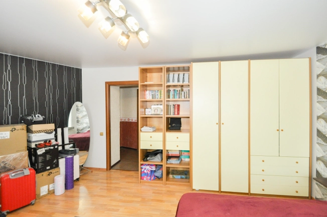 Купить четырехкомнатную квартиру в Новосибирской области. Вариант № 8922229, 15, площадь -  квм, цена 15500000 рублей