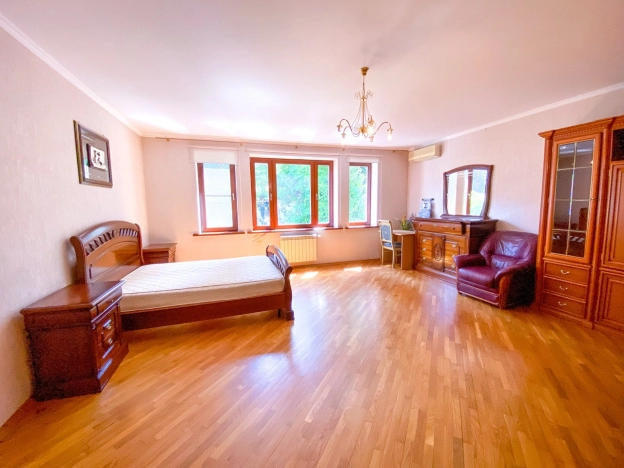 Купить трехкомнатную квартиру в Краснодарском крае. Вариант № 2540618, 14, площадь -  квм, цена 43000000 рублей