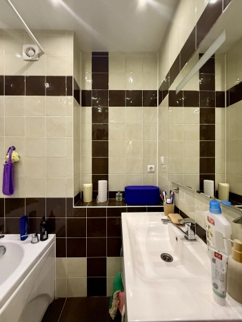 Купить четырехкомнатную квартиру в Волгограде. Вариант № 9012, 22, площадь -  квм, цена 9999999 рублей