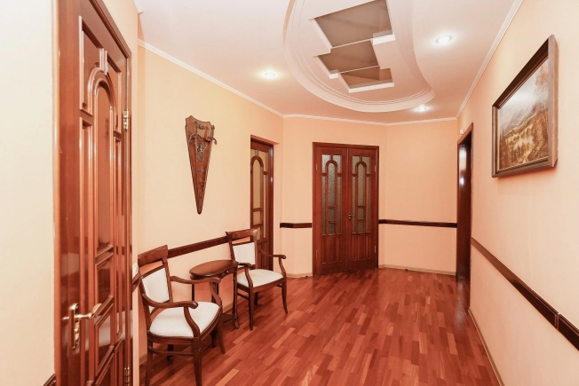 Купить трехкомнатную квартиру в Омске. Вариант № 8417924, 16, площадь -  квм, цена 18950000 рублей