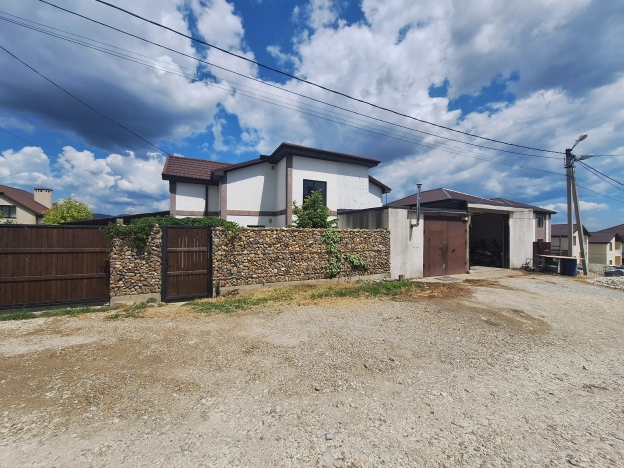 Купить дом на улице Октябрьский переулок в Новороссийске. Вариант № 8337, 14, площадь -  квм, цена 20000000 рублей