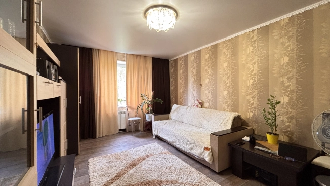 Купить трехкомнатную квартиру в Старом Осколе. Вариант № 6704054, 7, площадь -  квм, цена 5850000 рублей