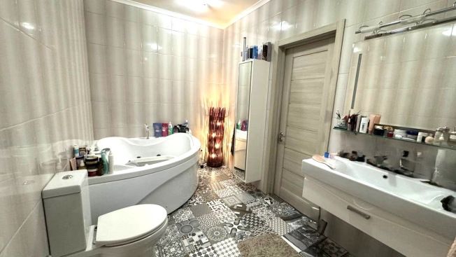 Купить многокомнатную квартиру в Калужской области. Вариант № 5871146, 21, площадь - квм, цена 25600000 рублей