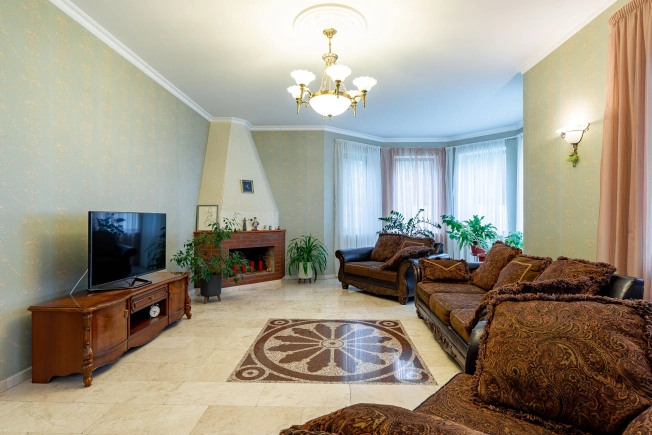 Купить таунхаус в Ленинградской области. Вариант № 58398, 5, площадь -  квм, цена 90000000 рублей