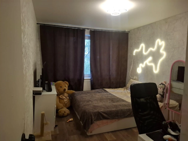 Купить трехкомнатную квартиру в Микрорайоне Золотая Нива в Новосибирске. Вариант № 6833274, 6, площадь -  квм, цена 7470000 рублей