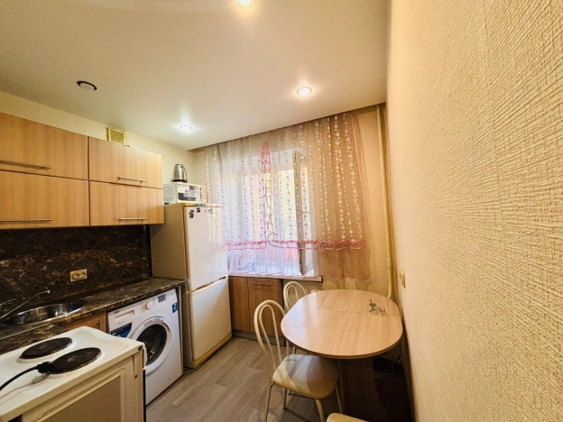 Купить однокомнатную квартиру в Микрорайоне Золотая Нива в Новосибирске. Вариант № 3992729, 0, площадь -  квм, цена 4400000 рублей