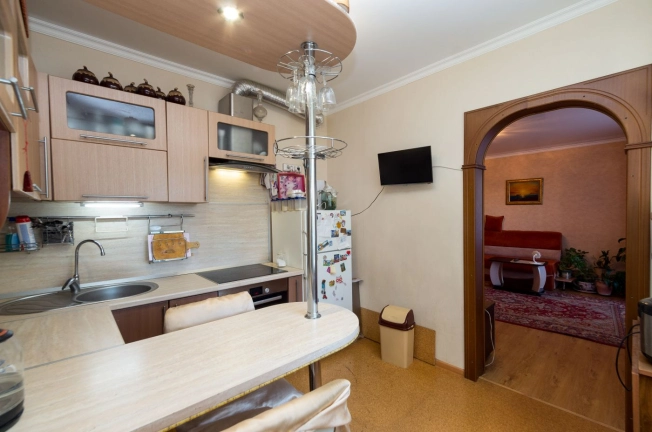 Купить трехкомнатную квартиру в Тюменской области. Вариант № 1562, 12, площадь -  квм, цена 5500000 рублей