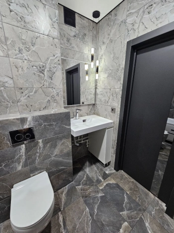 Снять квартиру в Тобольске. Вариант № 9280953, 12, площадь -  квм, цена 45000 рублей