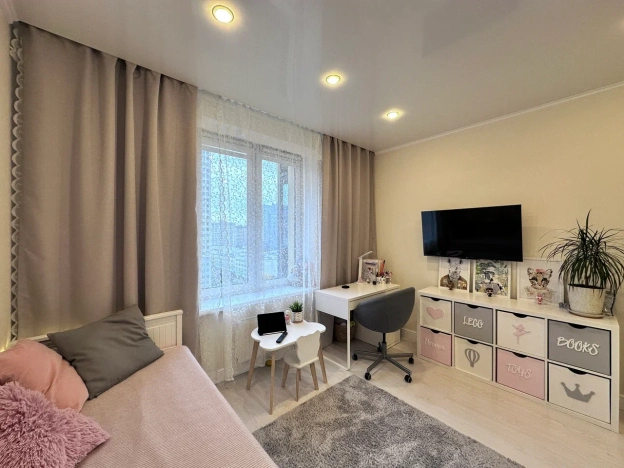 Купить трехкомнатную квартиру в районе Приморский в Санкт-Петербурге. Вариант № 7497658, 10, площадь -  квм, цена 23450000 рублей