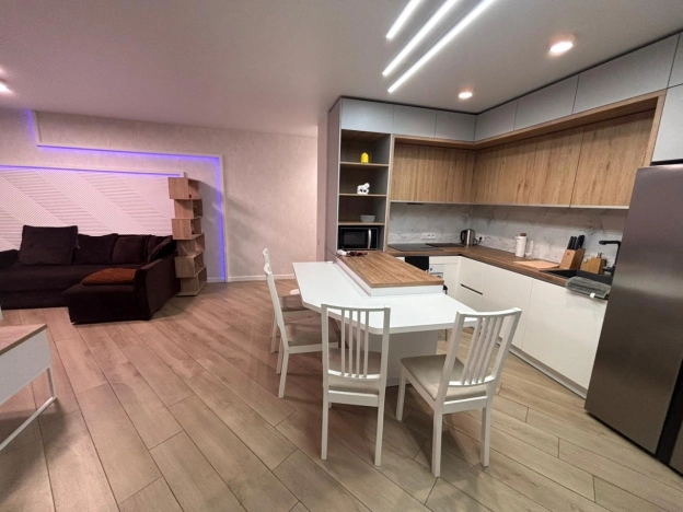 Снять квартиру в Республике Татарстан (татарстан). Вариант № 10135045, 3, площадь -  квм, цена 100000 рублей