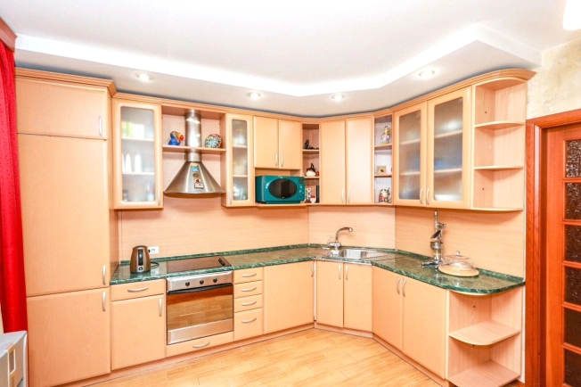 Купить трехкомнатную квартиру в Иркутске. Вариант № 9195640, 6, площадь -  квм, цена 16000000 рублей