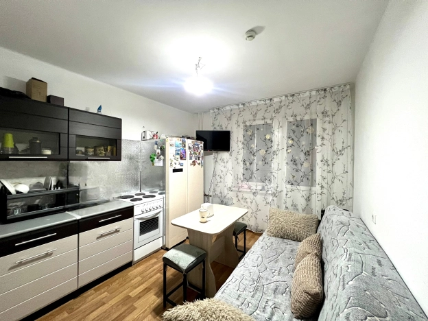 Купить двухкомнатную квартиру в Краснодаре. Вариант № 9284780, 4, площадь -  квм, цена 6250000 рублей