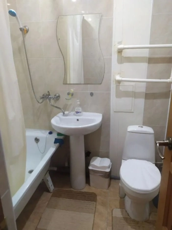 Купить однокомнатную квартиру в Микрорайоне 1-й, Элиста в Элисте. Вариант № 7607746, 5, площадь -  квм, цена 3800000 рублей