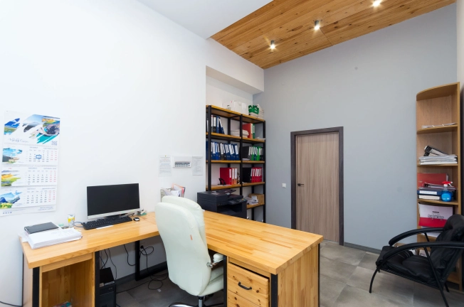 Купить коммерческую недвижимость свободного назначения в Тобольске. Вариант № 1114, 12, площадь -  квм, цена 18000000 рублей