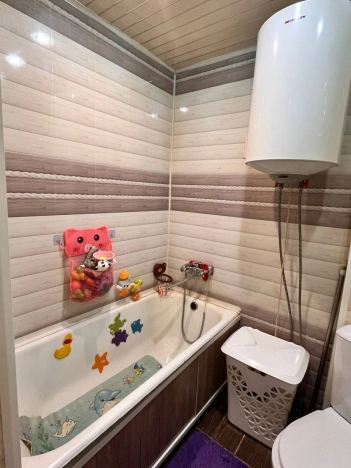 Купить квартиру в Искитиме. Вариант № 9838815, 8, площадь -  квм, цена 2500000 рублей