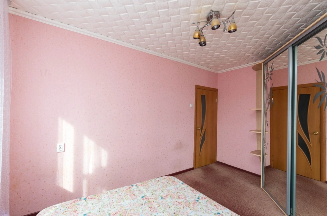 Купить трехкомнатную квартиру в Тюменской области. Вариант № 25989, 5, площадь -  квм, цена 4100000 рублей