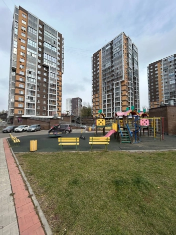 Купить квартиру на вторичке в Иркутске. Вариант № 7562238, 26, площадь -  квм, цена 9800000 рублей