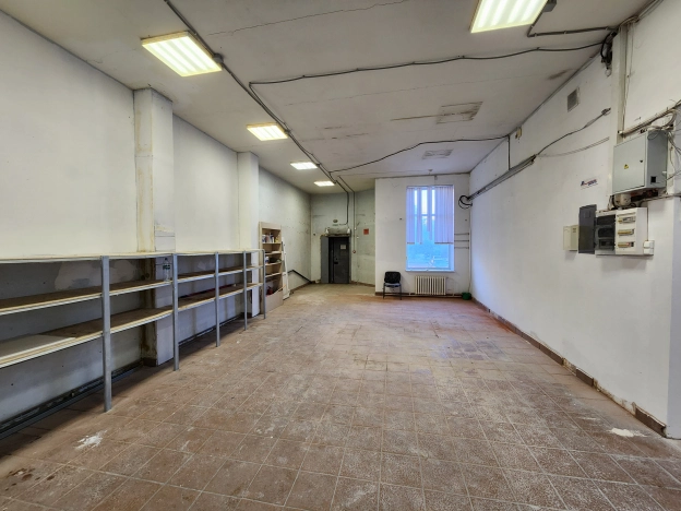 Купить торговые помещения в Сыктывкаре. Вариант № 3224993, 8, площадь -  квм, цена 13000000 рублей