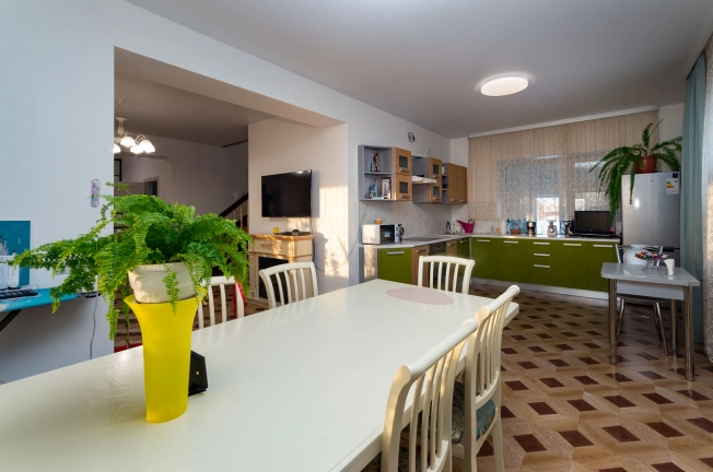 Купить дом на улице Карла Маркса в Тюменской области. Вариант № 1235, 3, площадь -  квм, цена 10000000 рублей