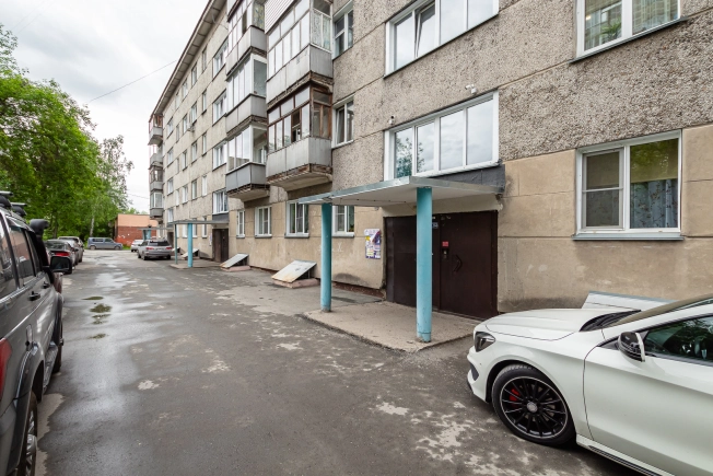 Купить трехкомнатную квартиру в районе Первомайский в Новосибирске. Вариант № 56518, 17, площадь -  квм, цена 5240000 рублей