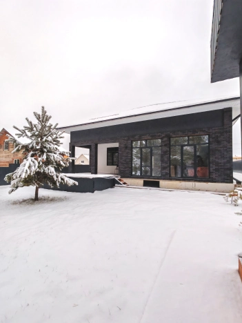 Купить дом на улице Лазурная в Иркутской области. Вариант № 8352437, 33, площадь -  квм, цена 13450000 рублей