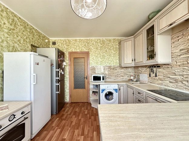 Купить трехкомнатную квартиру в Одинцове. Вариант № 3919042, 5, площадь -  квм, цена 15650000 рублей