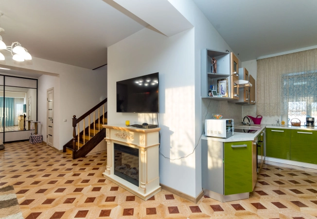 Купить дом на улице Карла Маркса в Тюменской области. Вариант № 1235, 4, площадь -  квм, цена 10000000 рублей