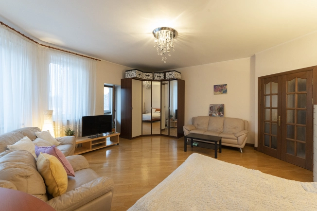 Купить четырехкомнатную квартиру в районе Сокол в Москве. Вариант № 19435, 8, площадь -  квм, цена 30600000 рублей