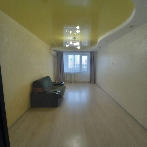 Купить трехкомнатную квартиру на вторичке в Микрорайоне 8-й, Элиста в Элисте. Вариант № 18606, 0, площадь -  квм, цена 5500000 рублей