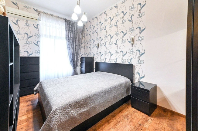 Купить трехкомнатную квартиру в Ростовской области. Вариант № 9589895, 5, площадь -  квм, цена 15500000 рублей