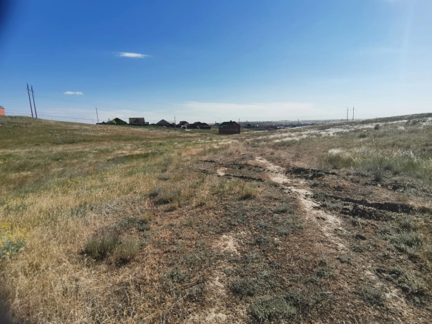 Купить земельный участок на улице Заречная в Республике Калмыкия. Вариант № 8949, 9, площадь -  квм, цена 250000 рублей