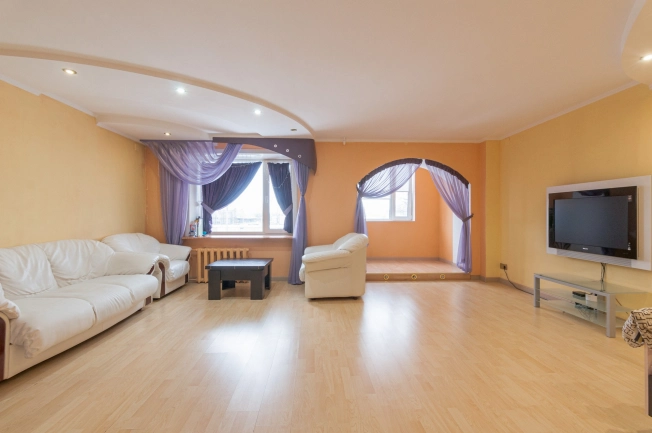 Купить четырехкомнатную квартиру в Вологде. Вариант № 28846, 12, площадь -  квм, цена 11750000 рублей