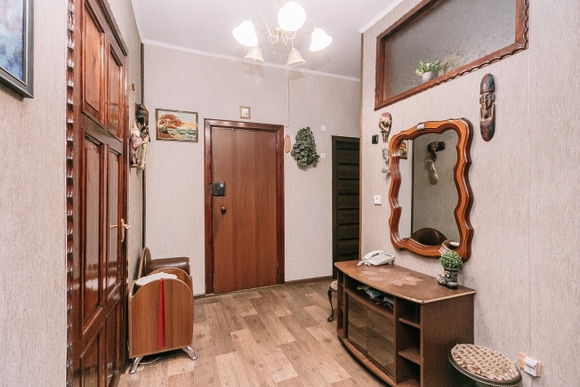 Купить трехкомнатную квартиру в районе Ленинский в Новосибирске. Вариант № 8462578, 9, площадь -  квм, цена 4699999 рублей