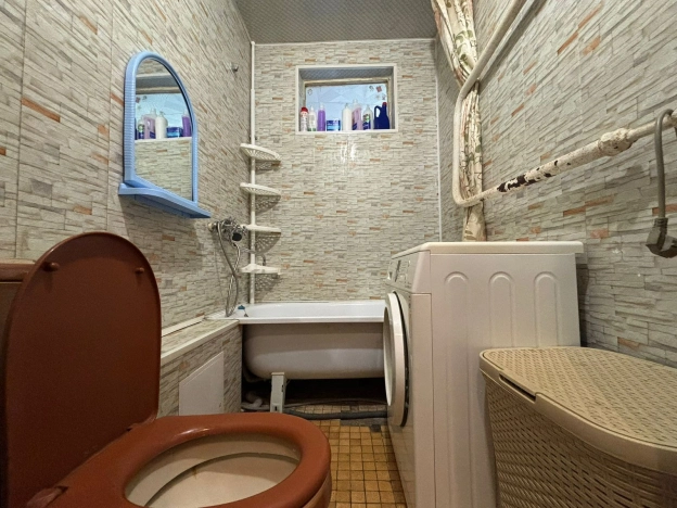 Купить двухкомнатную квартиру на вторичке у метро Физтех в Московской области. Вариант № 10479281, 15, площадь -  квм, цена 2600000 рублей